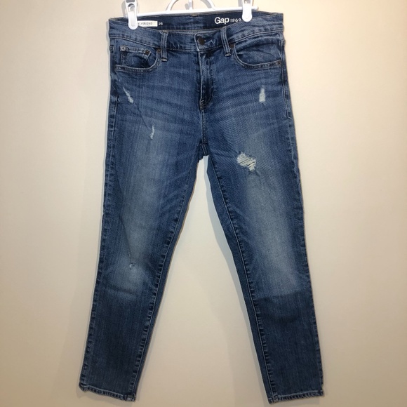 Gap Mid Rise Destructed Girl friend Jean Nwot - Picture 1 of 11